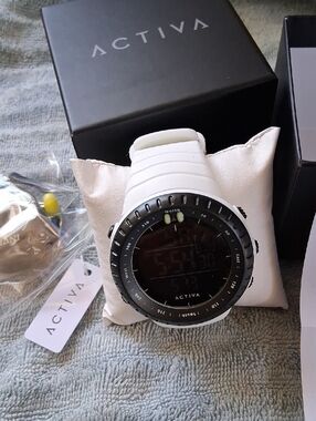 ATIVA WHITE DIGITAL W/BLK.BEZEL.ACW 1237. NWT